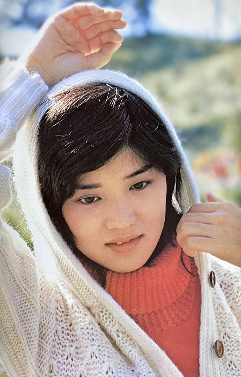 桜田淳子　写真集★当時の写真2枚付き★昭和アイドル Amazon.co.jp: 桜田淳子ーすがおの18才ー 写真集＋歌本 1976年